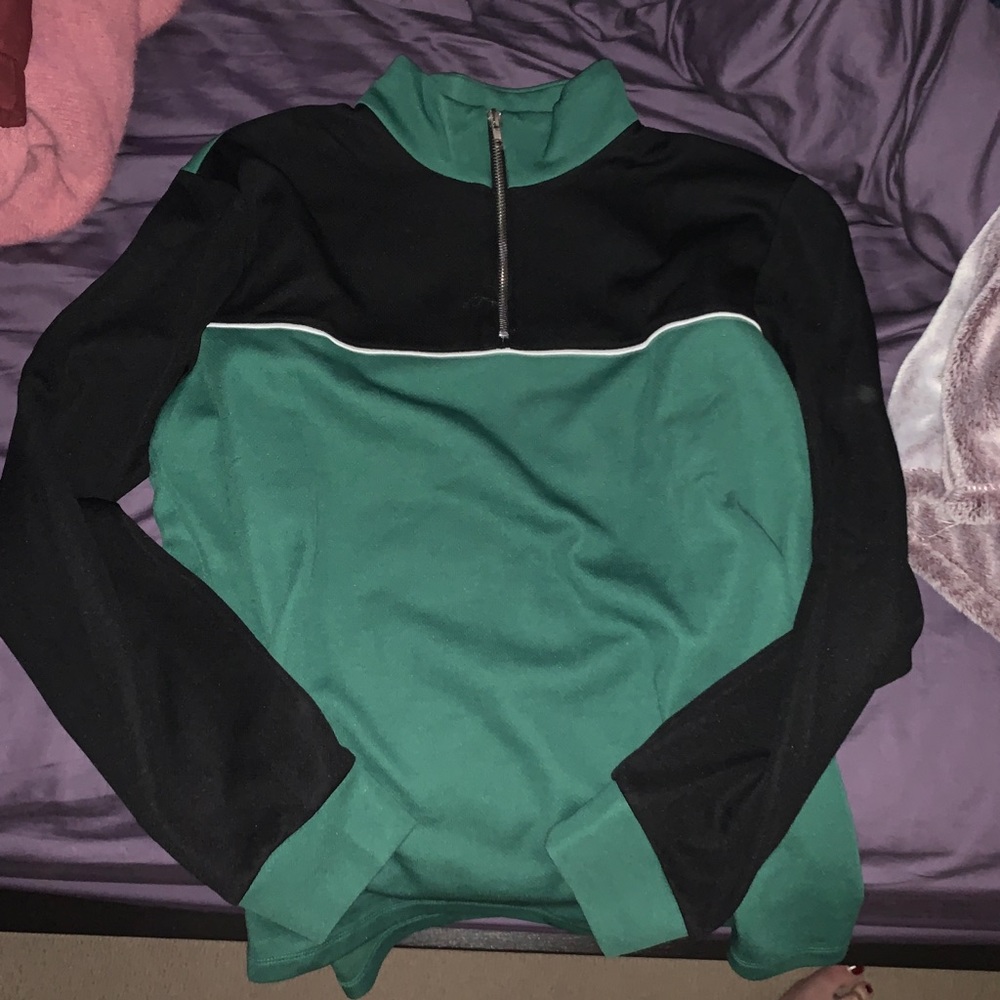 Green/black sweater